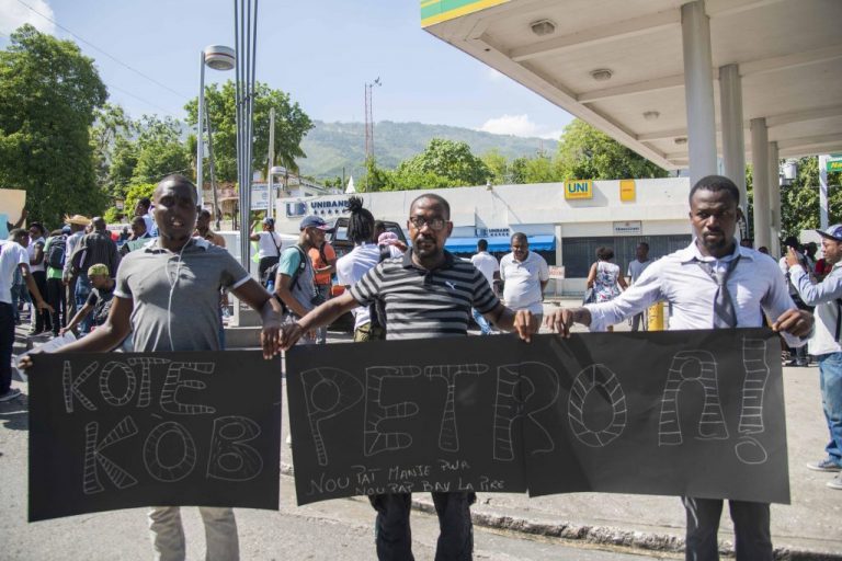 Informe señala a dos empresas dominicanas en un caso de corrupción en Haití