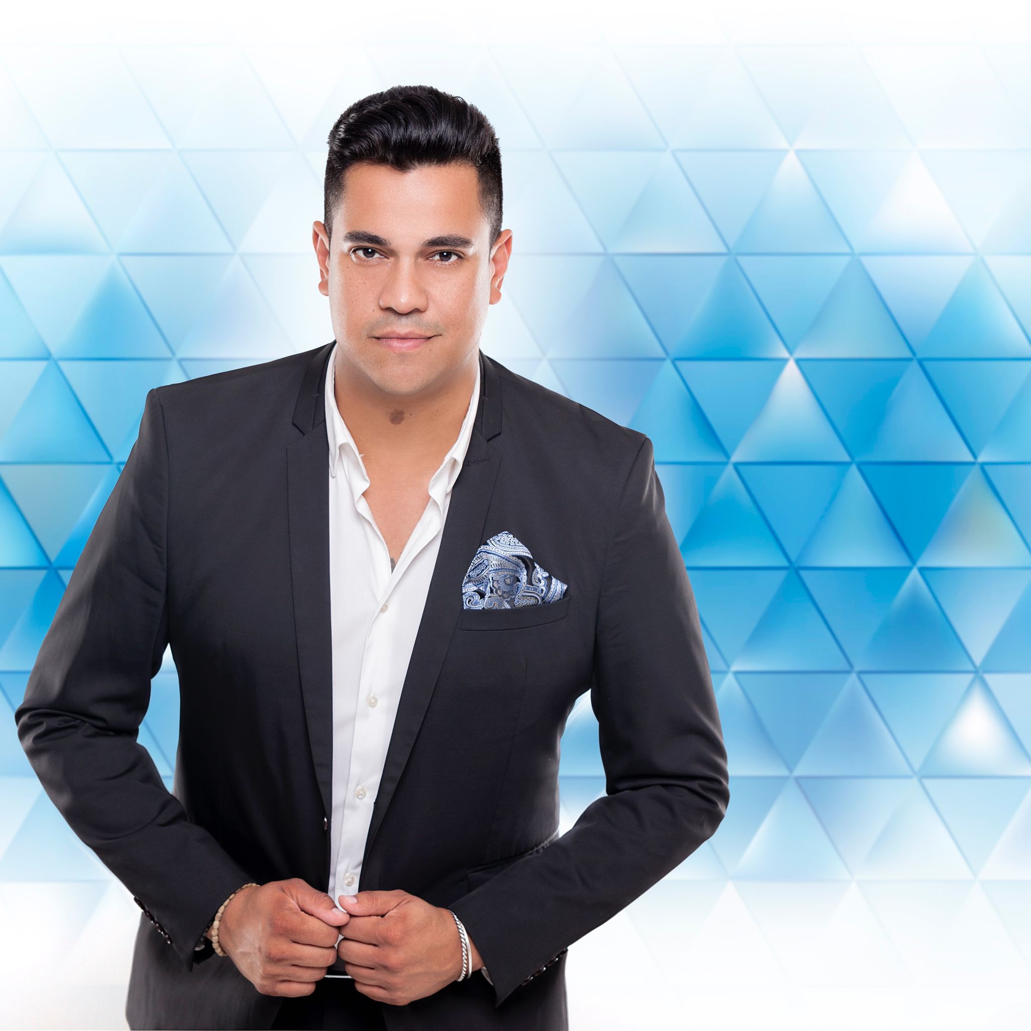 YAMIL QUIJADA ESTRENA «CUANDO MANDA EL CORAZON»