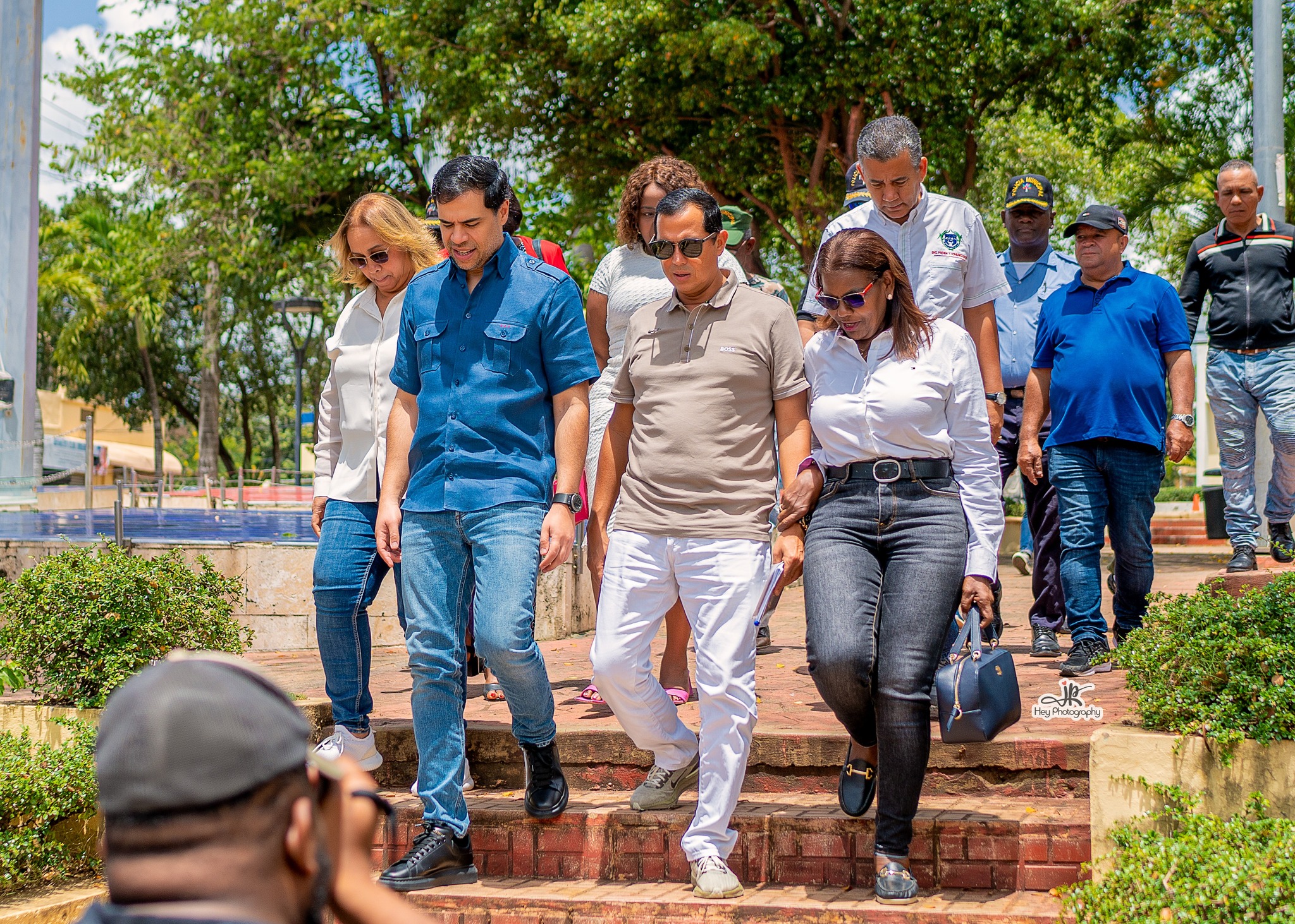 **Ministro de Cultura Roberto Ángel Salcedo se reúne con gestores culturales en Los Bajos de Haina**