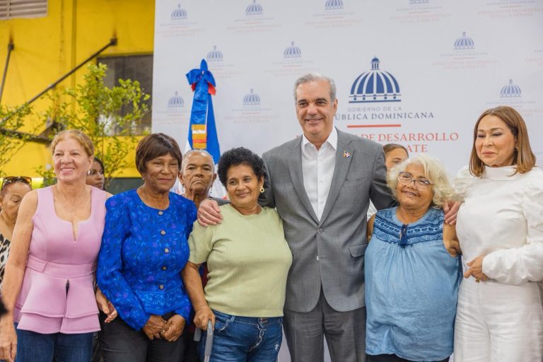Presidente Abinader inicia entrega del Bono Madre 2026 que beneficiará a más de un millón de madres dominicanas